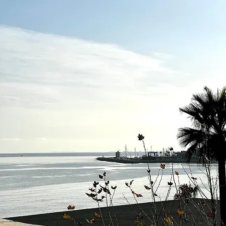 Appartement Skon Med Havudsigt Og Taet Pa Stranden