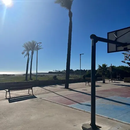 Appartement Skon Med Havudsigt Og Taet Pa Stranden Torreguadiaro