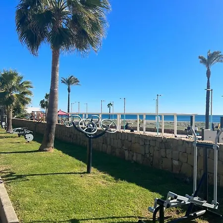 Appartement Skon Med Havudsigt Og Taet Pa Stranden