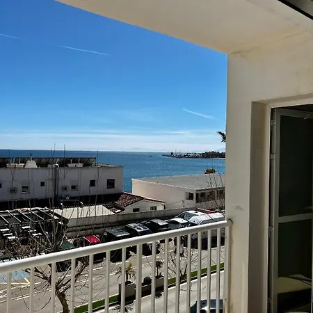 Skon Med Havudsigt Og Taet Pa Stranden
