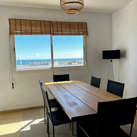 Appartement Skon Med Havudsigt Og Taet Pa Stranden *