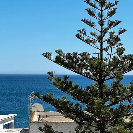 Skon Med Havudsigt Og Taet Pa Stranden *