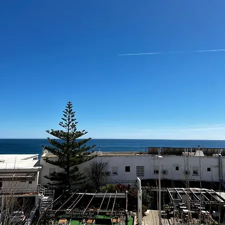 Skon Med Havudsigt Og Taet Pa Stranden *