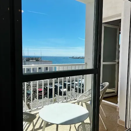 Skon Med Havudsigt Og Taet Pa Stranden Torreguadiaro